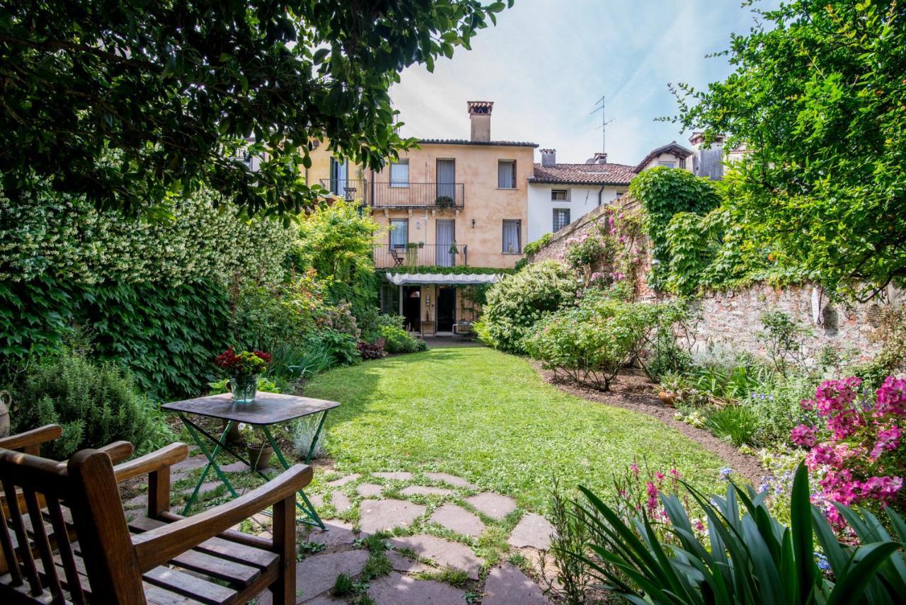 Portico Rosso Bed & Breakfast 2*